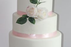 wedding-cake-with-flowers-pink